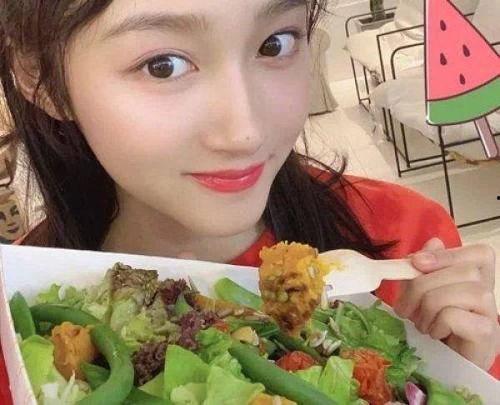 明星吃沙拉,明星们的健康饮食秘籍大公开