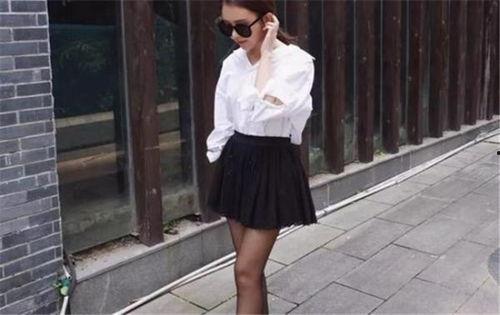 美女上班穿丝袜过程,美女上班的优雅蜕变之旅